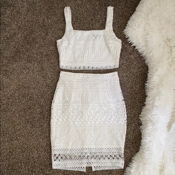 Lulu’s Crotchet Lace Midi Skirt and Crop Top Set - Picture 4 of 8